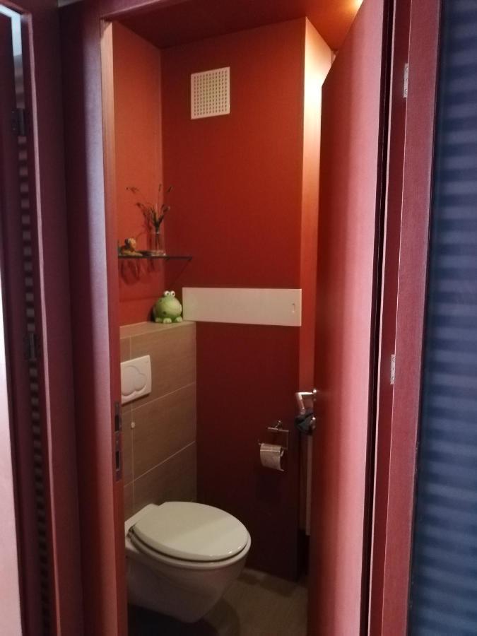 Room In Maisonette With Garden, Parking Place Вена Экстерьер фото